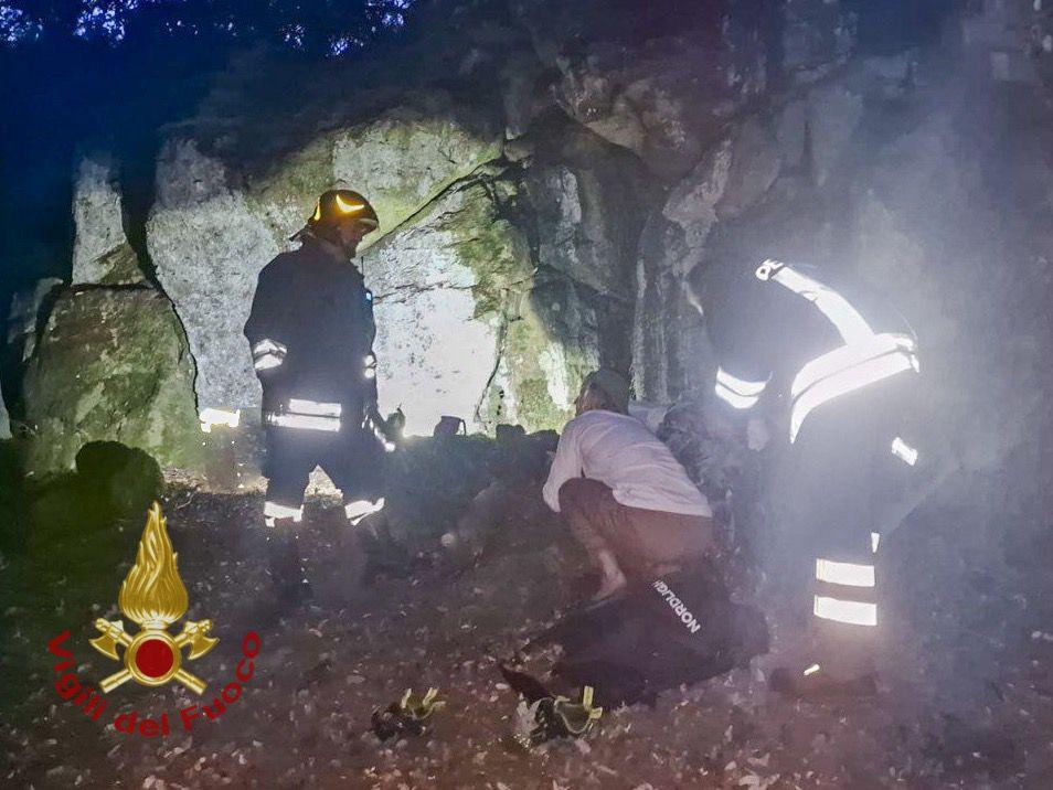 Si ferisce durante un’escursione e rimane bloccato: turista soccorso tra i sentieri dell’Oristanese