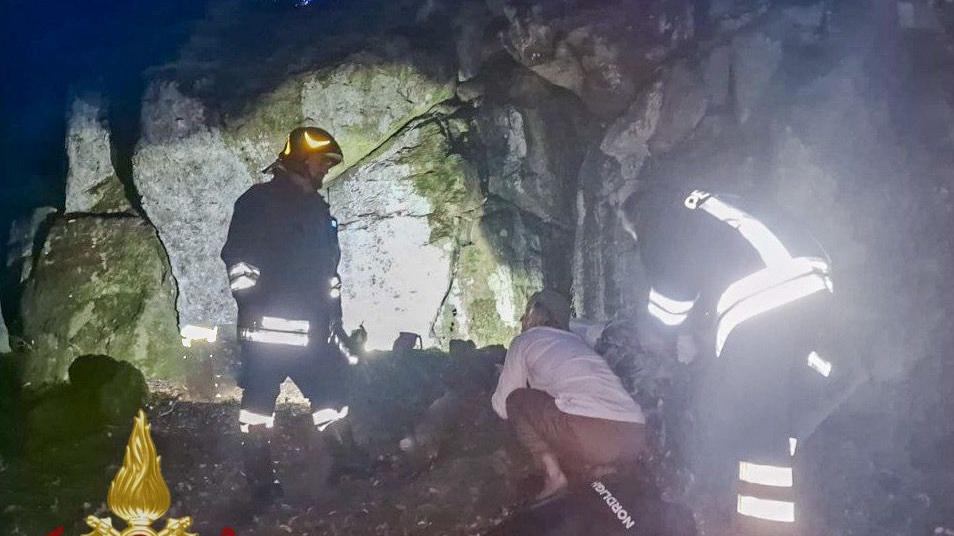 Si ferisce durante un’escursione e rimane bloccato: turista soccorso tra i sentieri dell’Oristanese