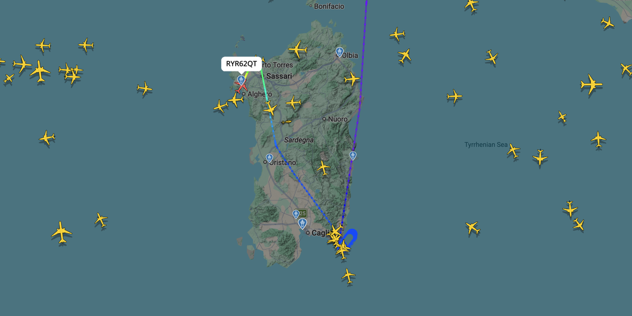 Nebbia all’aeroporto di Elmas, voli dirottati su Alghero: disagi per i passeggeri – Cosa sappiamo