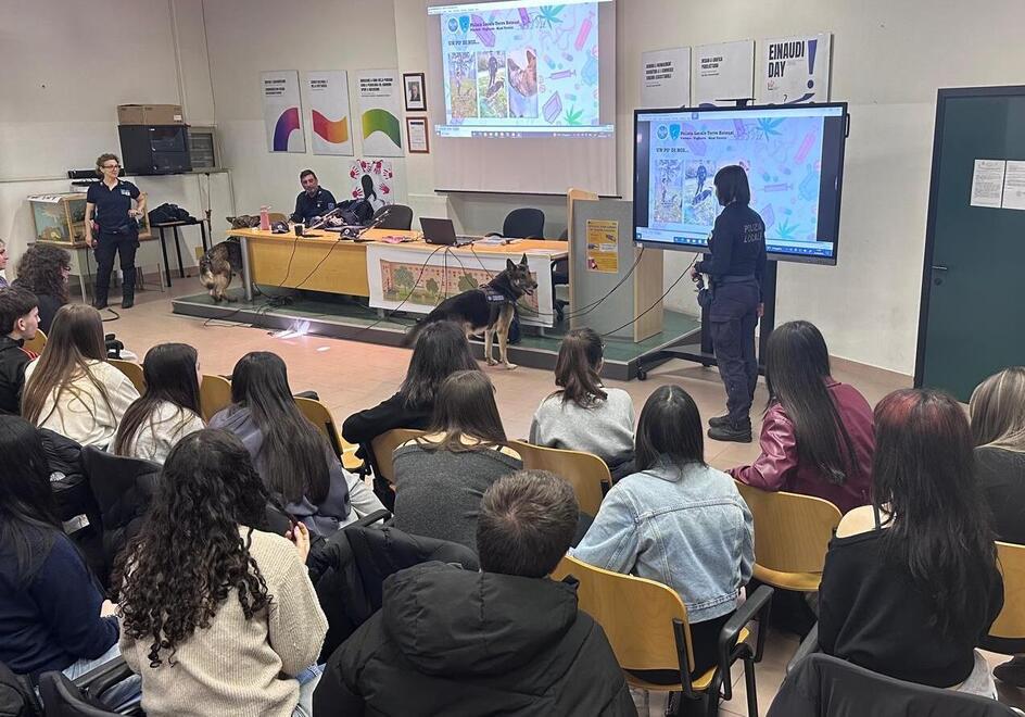 I pericoli delle droghe: la Polizia locale incontra gli studenti a Ferrara