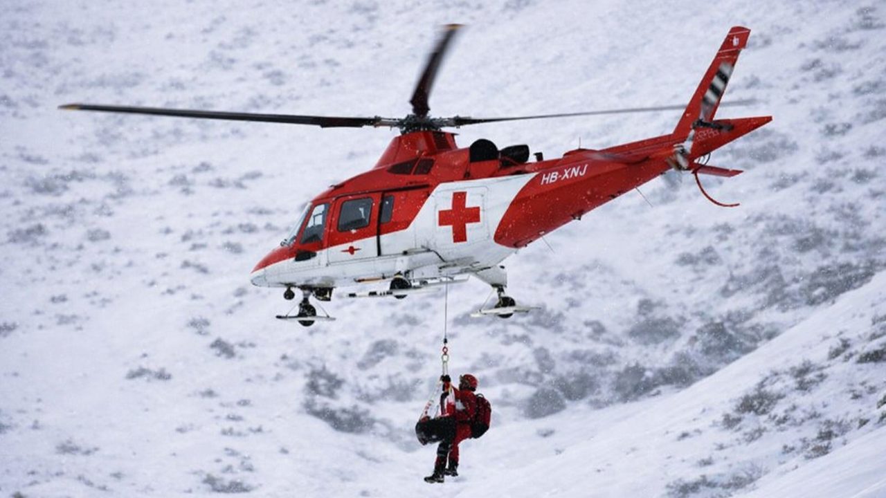 Valanga in Svizzera, travolti due scialpinisti italiani: uno è gravissimo