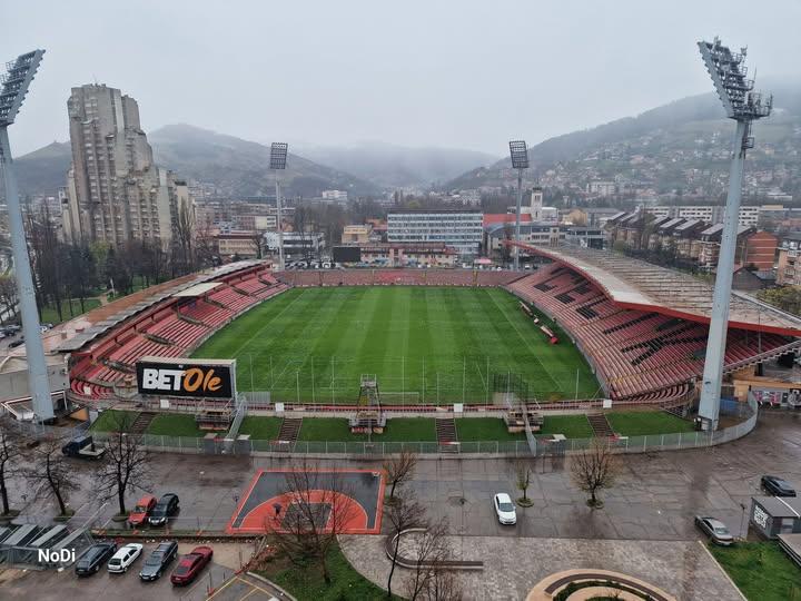 Mondiali 2026, Bosnia-Italia vista dal balcone fronte stadio: i tifosi offrono soldi, auto e pellet
