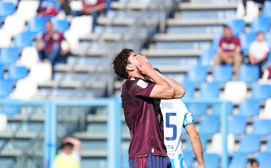 La Reggiana nel baratro, il Pescara passa al Mapei e inguaia i granata. La rabbia dei tifosi fuori dalla stadio