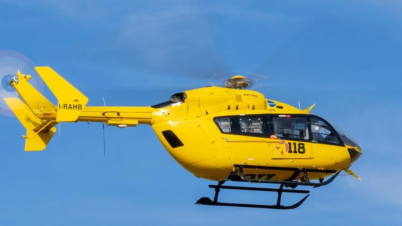 Bambino di 5 anni resta ustionato con l’acqua bollente: soccorso in elicottero