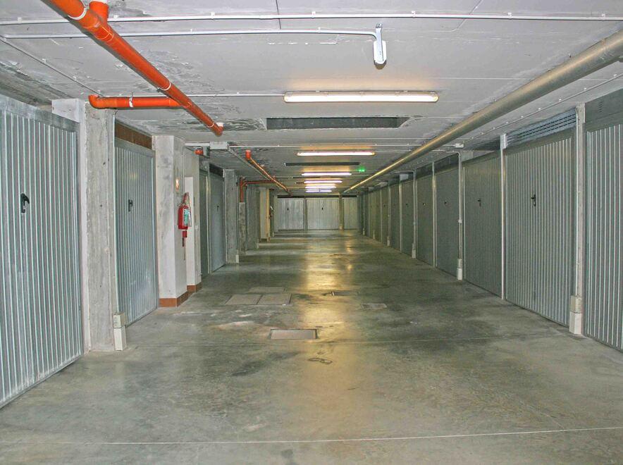 Ferrara, parcheggio “abbandonato”: il condominio vince il ricorso