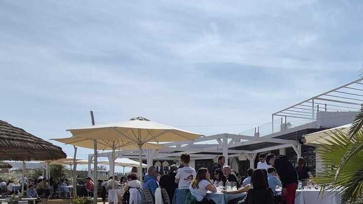 Un tuffo in mare ed è subito estate La voglia di sole spinge verso i Lidi