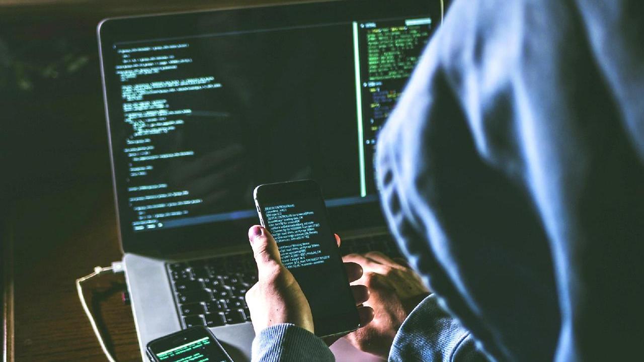 Truffe digitali, l’ex re degli hacker Raoul Chiesa: «Siamo iperconnessi ma troppo poco attenti»