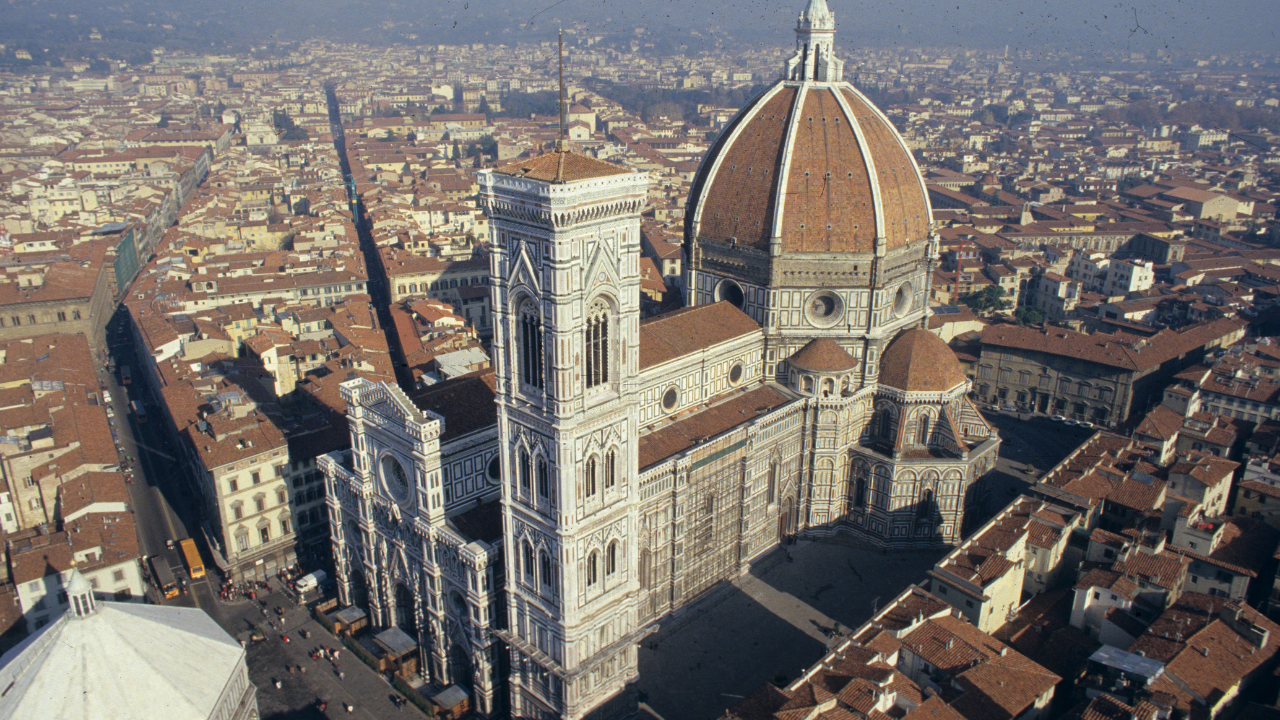 Turismo: Firenze protagonista a Pasqua, ma il trend resta incerto. Caro-carburante, voli e polizze per i viaggi: cosa può succedere