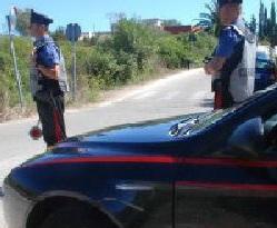 Guida senza la patente, denuncia e auto confiscata
