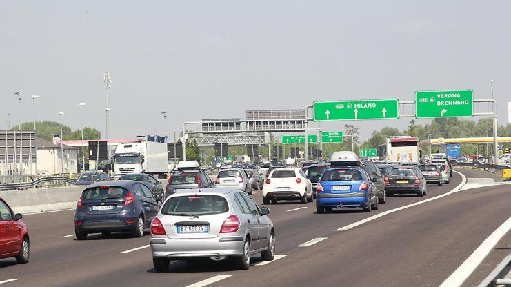 Autostrada A1 tra Modena e Reggio Emilia, chiuso per una notte il tratto dell'allacciamento con l’A22
