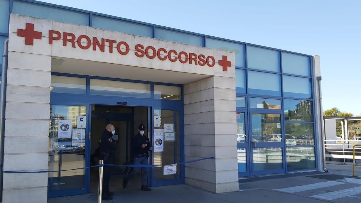 Incidente durante la posa della fibra ottica, operaio travolto dall’escavatore