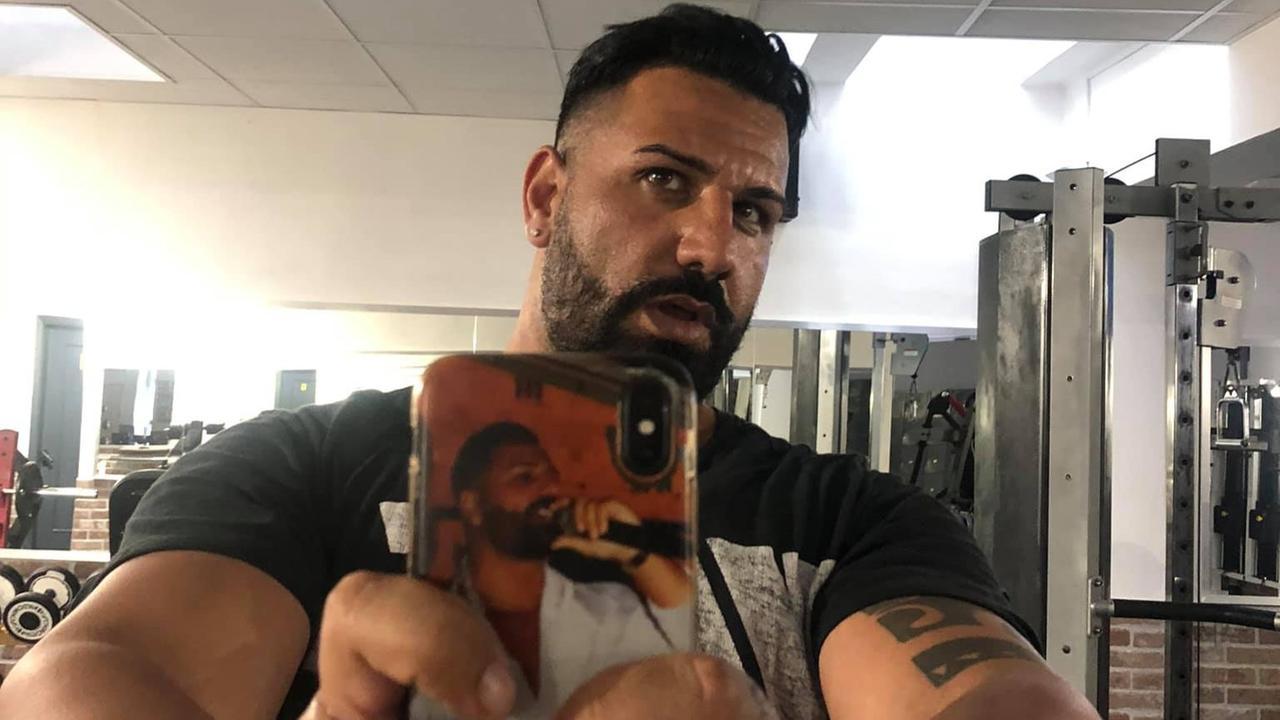 Picchiò un tifoso sugli spalti: arrestato il bomber-influencer – Ecco chi è