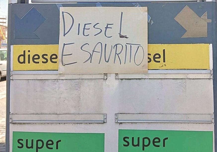 Ansia da “pieno”, diesel esaurito nei distributori più economici: ecco quali sono