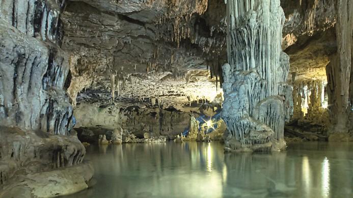 Grotta di Nettuno e Museo del Corallo: boom di visitatori. Chiusa la grotta verde – ecco perché