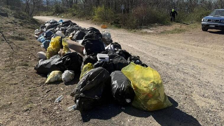 I rifiuti lasciati dopo il rave