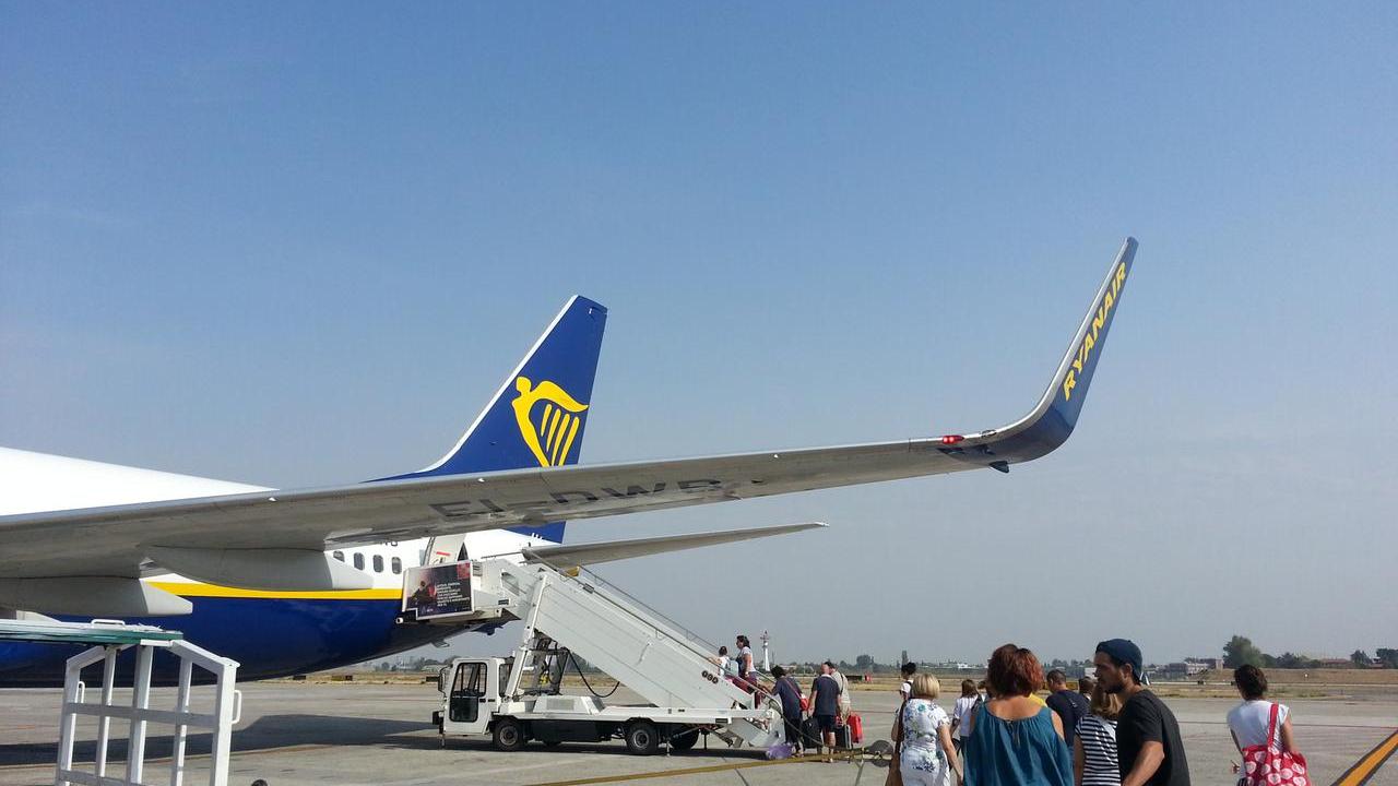 Guerra in Iran, cosa succede ai voli? «Un errore non prenotare per paura: i prezzi potrebbero salire»