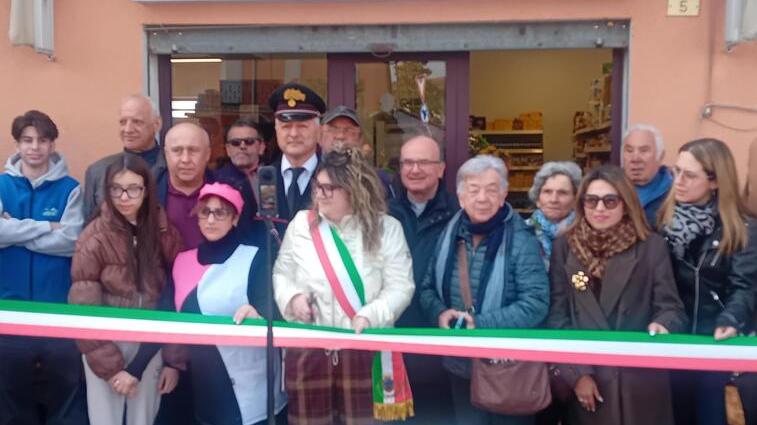 Monticelli, nuovo negozio a “servizio della comunità”