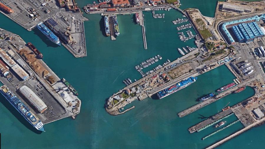 Una veduta aerea del porto di Livorno