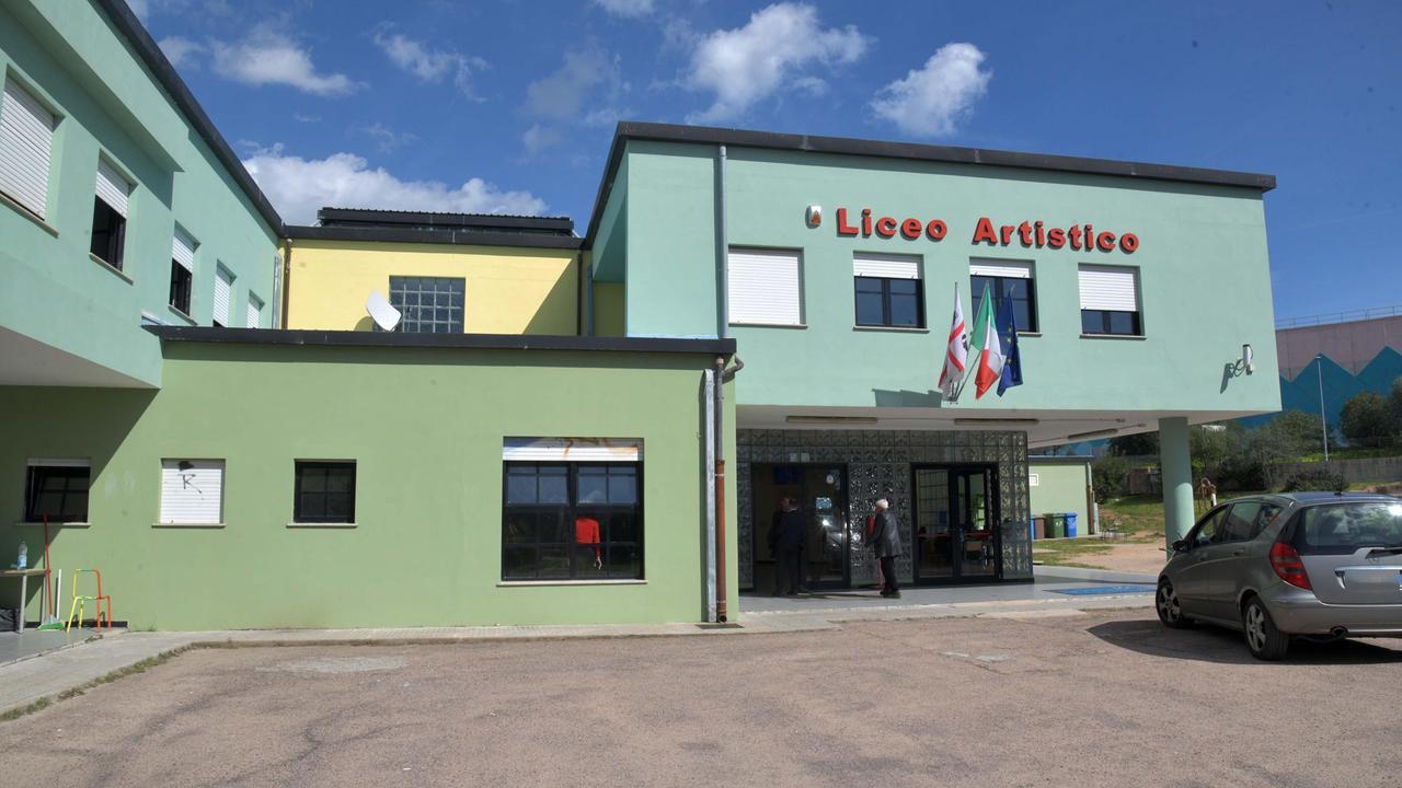 Olbia, il liceo artistico è sovraffollato: la Provincia costruisce quattro aule-container