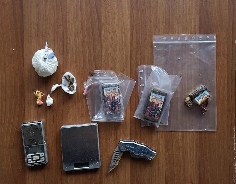 Cascina, teneva in casa oltre due etti di hashish: arrestato 26enne