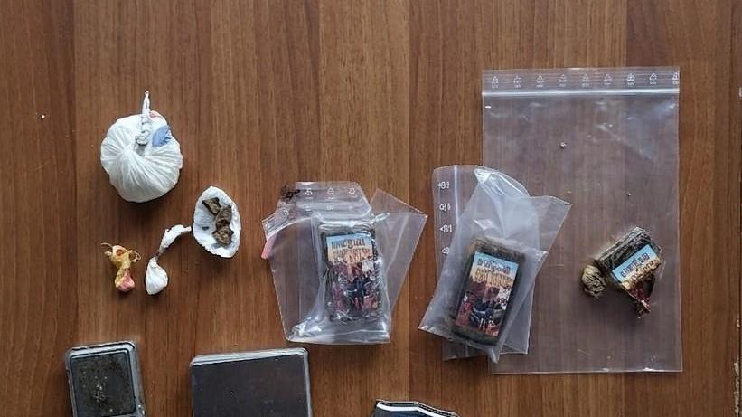 Cascina, teneva in casa oltre due etti di hashish: arrestato 26enne