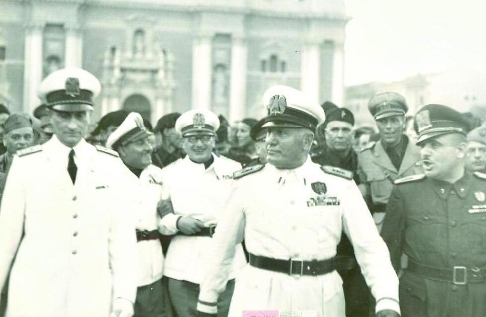 Carpi cancella Mussolini: tolta la cittadinanza onoraria. Fratelli d'Italia e Lega escono al momento del voto