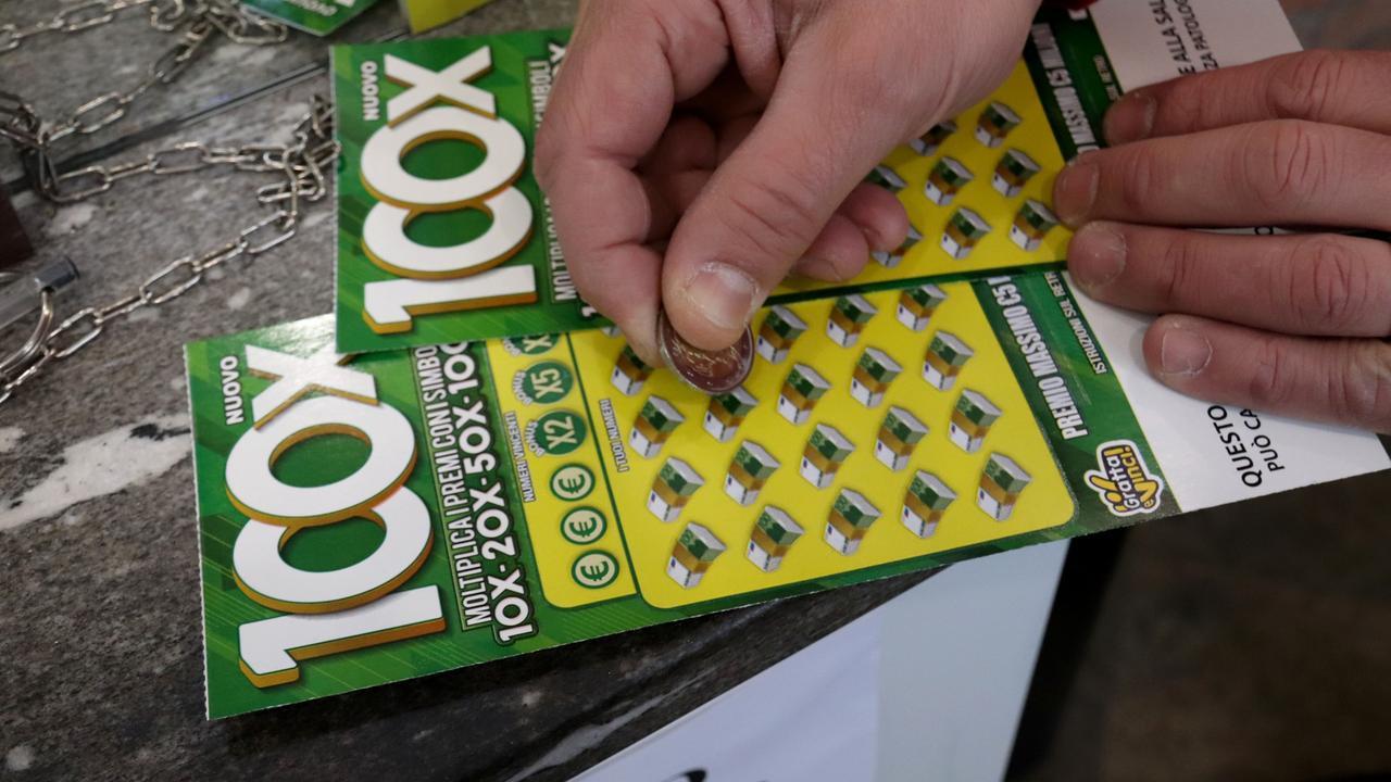 Gratta e Vinci, fugge dal fidanzato per non dividere la vincita di 500mila euro: ma il biglietto è perdente - Cosa è successo