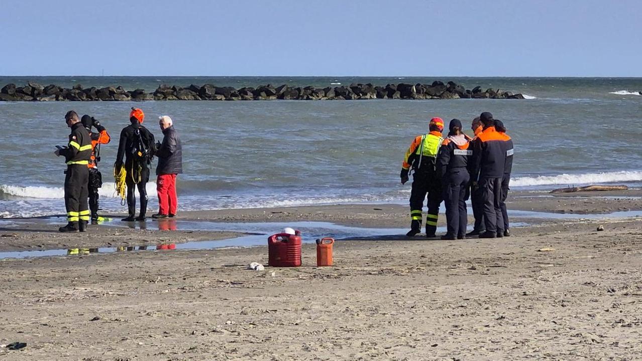 Giovane disperso in mare a Lido Scacchi: ricerche interrotte
