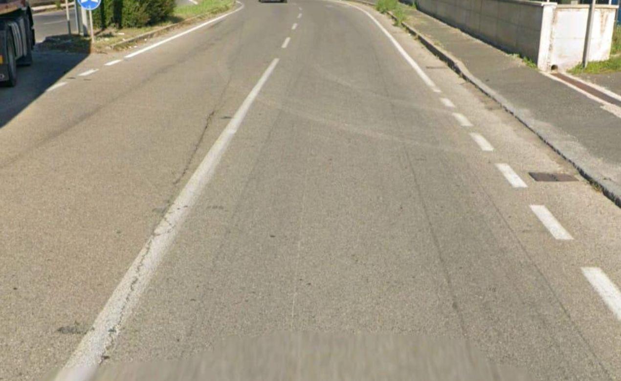 Livorno, scooter speronato da un’auto che non si ferma: si cercano testimoni