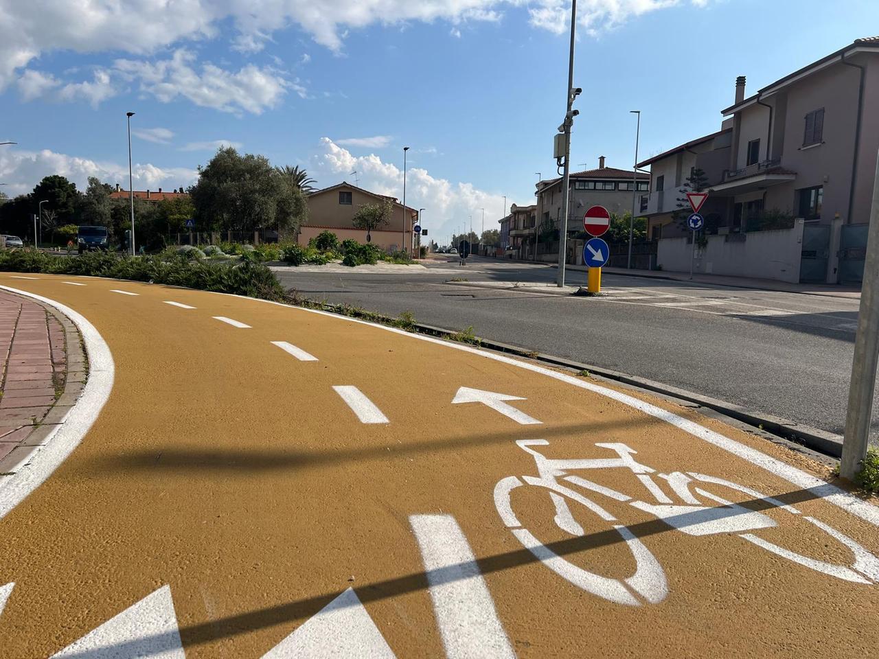 Un tratto della pista ciclabile in via Vandalino Casu ad Oristano Est