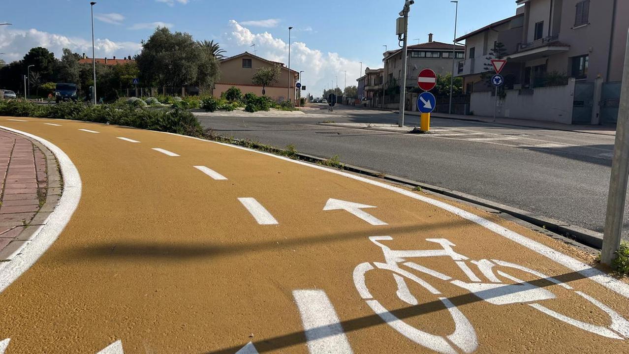 Un tratto della pista ciclabile in via Vandalino Casu ad Oristano Est