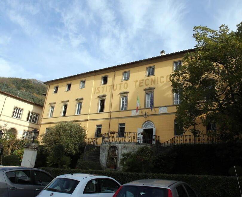 Nuovo pulmino per l’istituto agrario di Pescia. La dirigente lancia la raccolta fondi