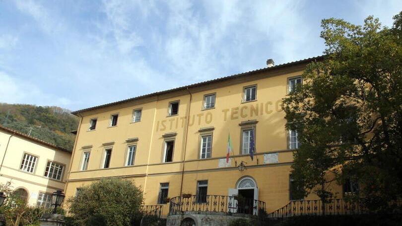 Nuovo pulmino per l’istituto agrario di Pescia. La dirigente lancia la raccolta fondi