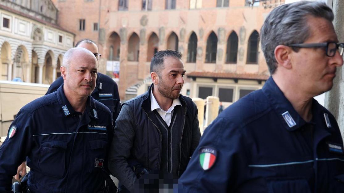 Salvatore Blandino all'ingresso del Tribunale a Pistoia