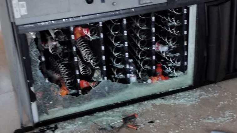 I danni al distributore di snack del Nautico