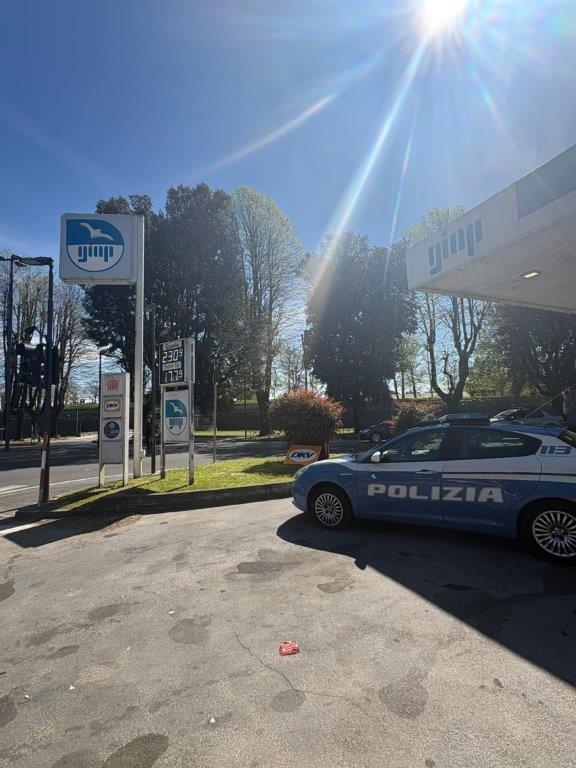 Prezzi troppo alti, chiuso distributore a Lucca