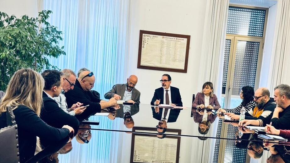 Un momento del tavolo in prefettura