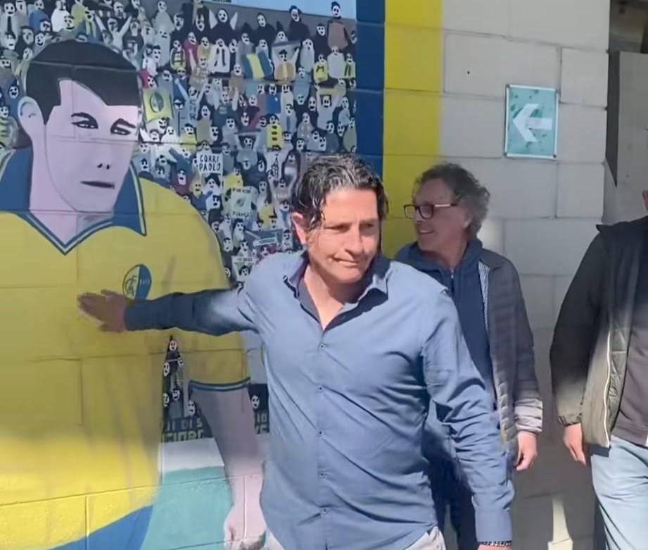 
	Iacopo Balestri omaggia Paolo Ponzo davanti a Vito Grieco

