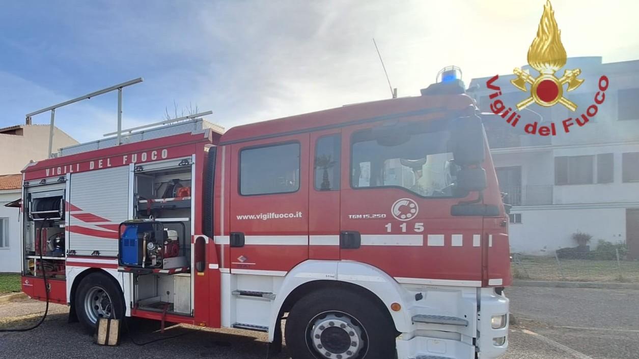 Paura nel tardo pomeriggio, a fuoco un’abitazione in centro