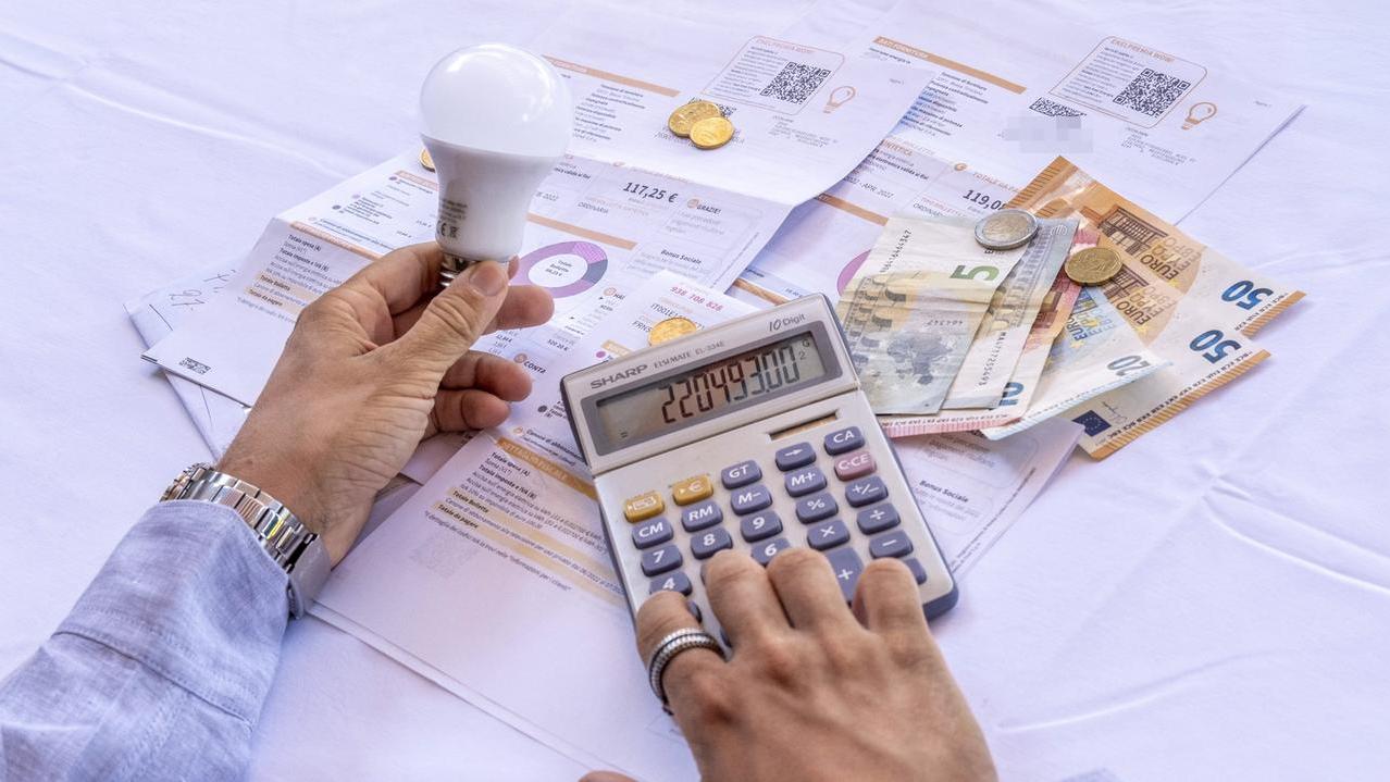 Via al bonus bollette da 115 euro, tutto quello che c’è da sapere: requisiti, Isee e come riceverlo