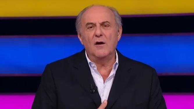 Gerry Scotti, polemica sul sostegno dopo una battuta in tv: le scuse sui social