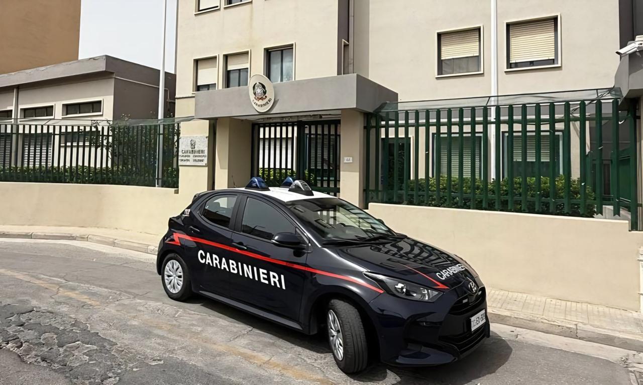 Era ai domiciliari ma i carabinieri lo trovano a passeggio: arrestato per evasione