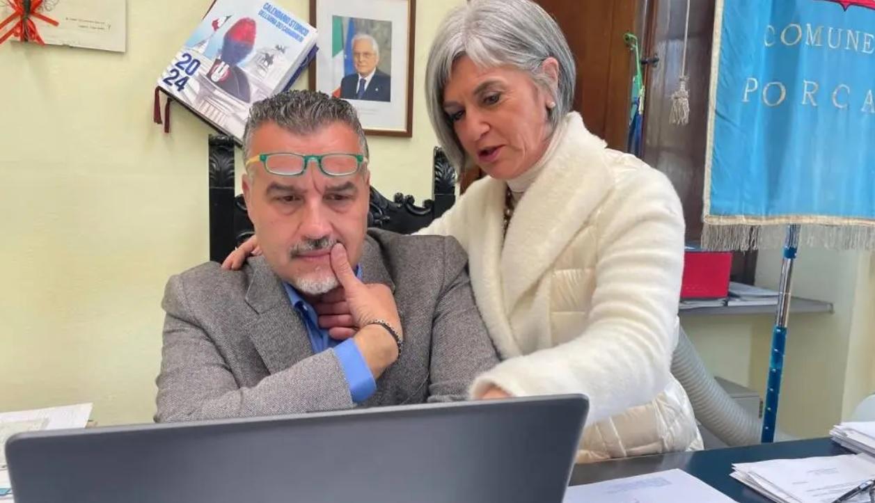 
	Il sindaco Leonardo Fornaciari con la vice Roberta Menchetti

