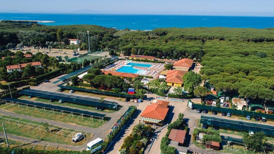 Il villaggio conta complessivamente quasi 600 unità tra piazzole camping, appartamenti, bungalow e Lodge