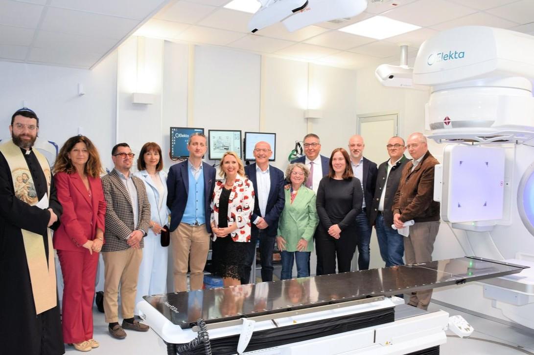Ferrara, inaugurato il nuovo acceleratore lineare all’ospedale di Cona