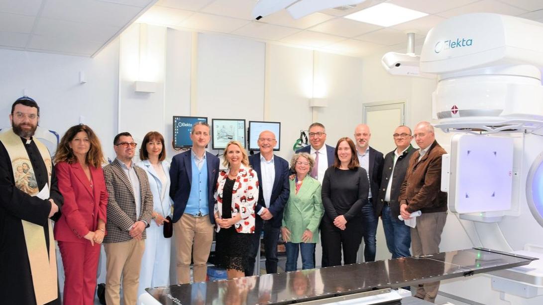 Ferrara, inaugurato il nuovo acceleratore lineare all’ospedale di Cona