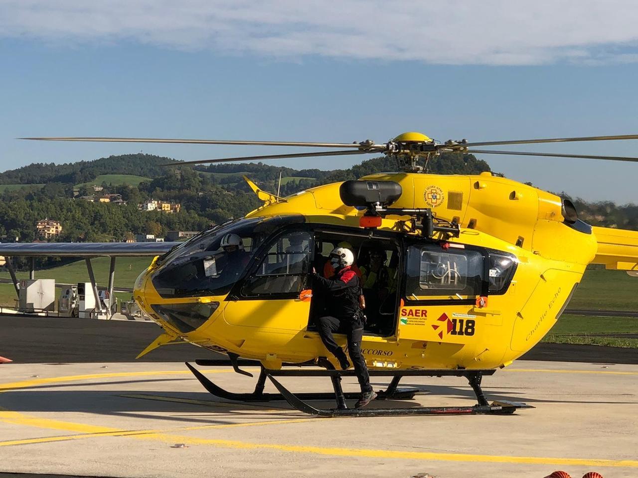 Si ribalta col trattore: grave un agricoltore 65enne, portato in ospedale con l’elicottero