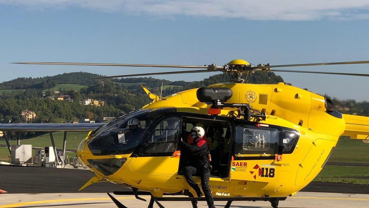 L'elicottero del 118 di Pavullo ha portato l'agricoltore in ospedale