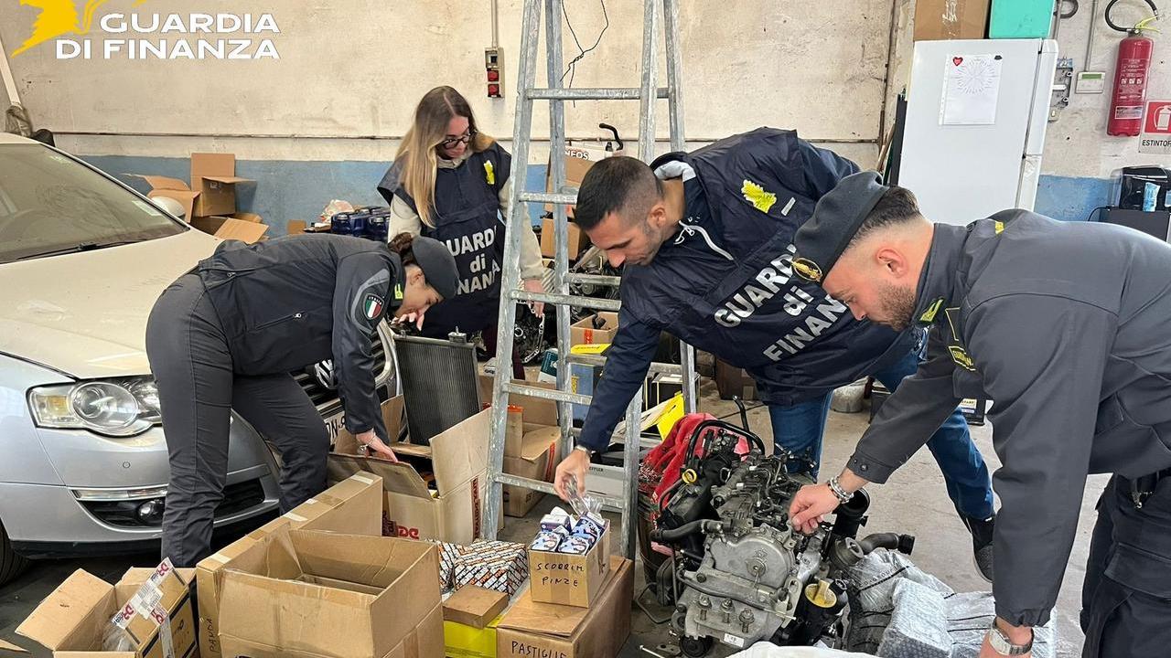 Ferrara, officine e autolavaggi abusivi: chiuse tre attività dalla Guardia di Finanza