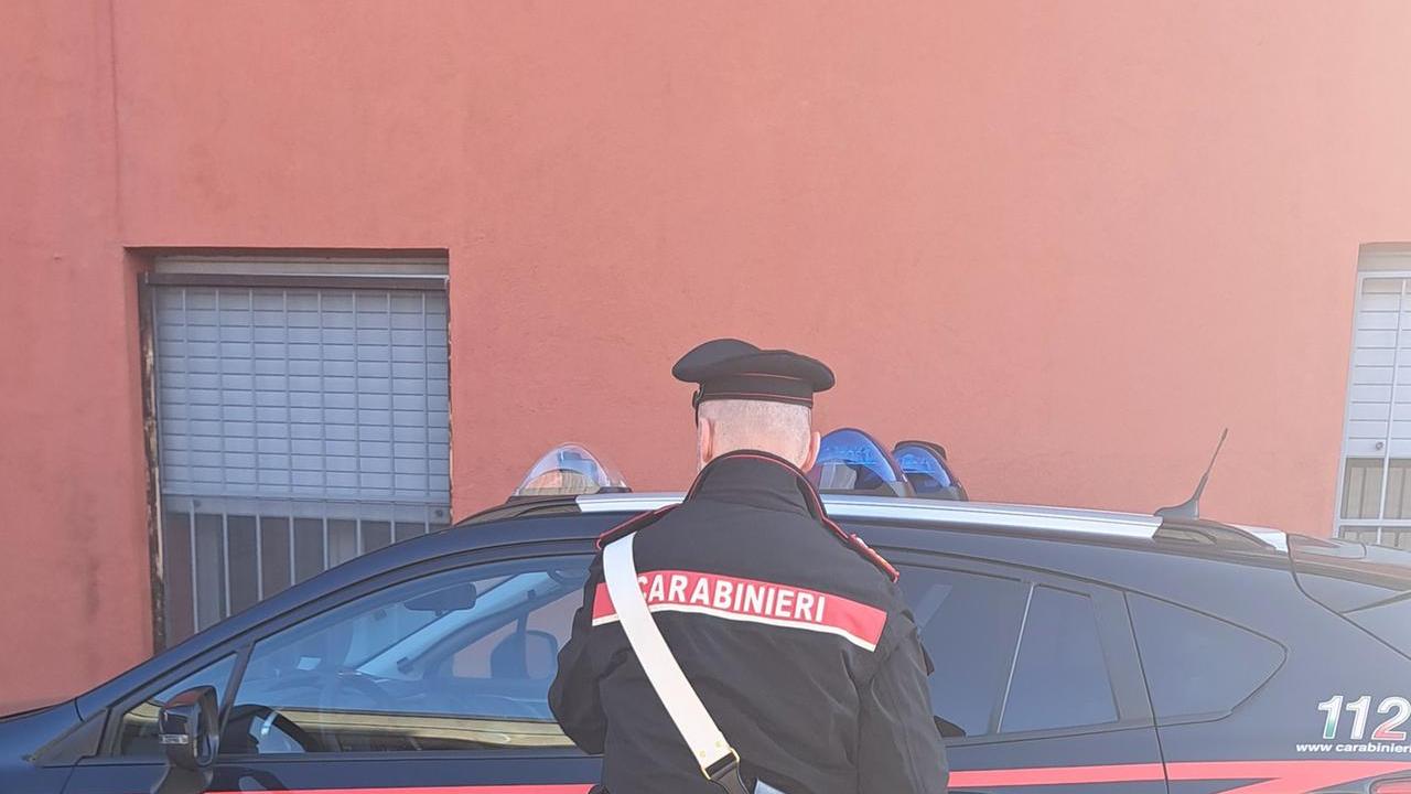 Ferisce con un coltello un collega camionista dopo una lite: si costituisce un 27enne